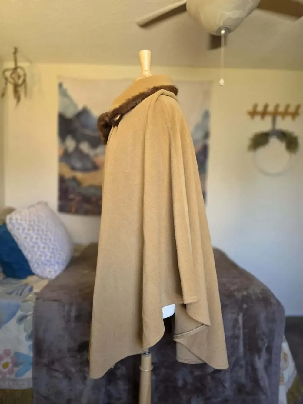 Hourihan Lambswool Cashmere Cape Women’s 42 Camel Fur Trim Irish Vintage